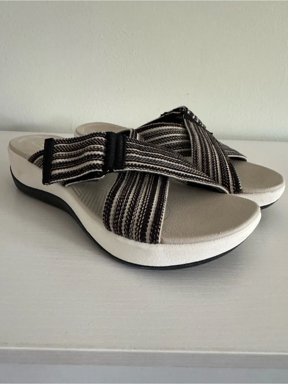 Clarks Women's Black & Cream Striped Cross-Band Sandals